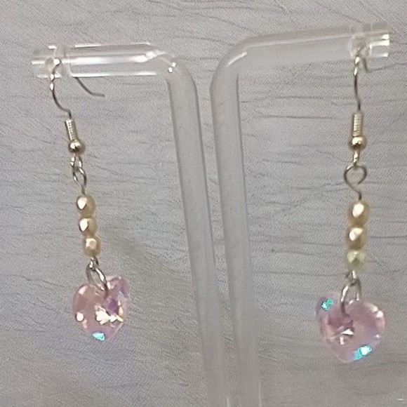 Glass heart dangle earrings with green and pink iridescent beads silver tone - Picture 2 of 4